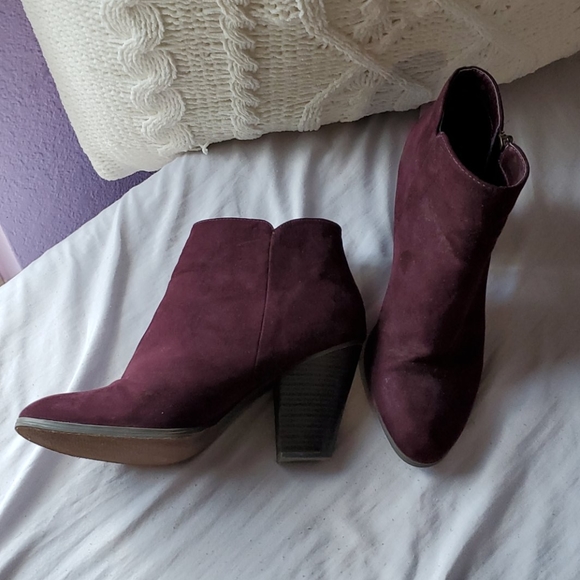 CHARLOTTE RUSSE SIZE 8 PURPLE ANKLE BOOTIES - Picture 3 of 4